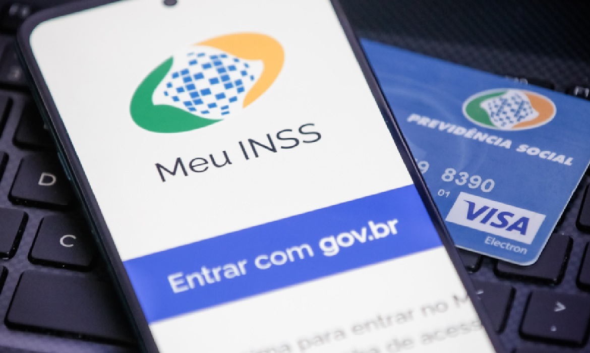 AGU pede bloqueio de R$ 2,56 bilhões de associações suspeitas de fraudes contra aposentados